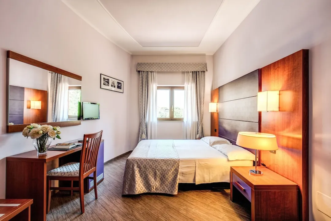 Hotel Roma Tiburtina-Deluxe Double Room-12