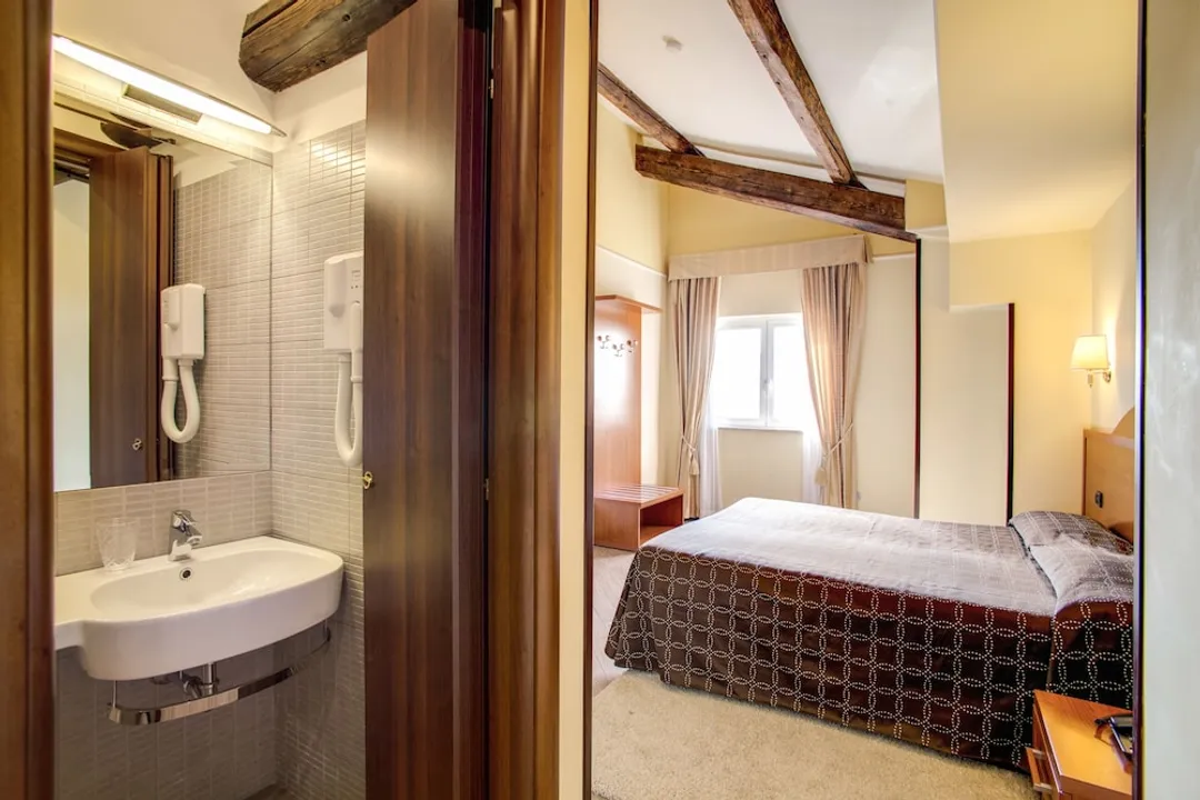 Hotel Roma Tiburtina-Deluxe Double Room-7