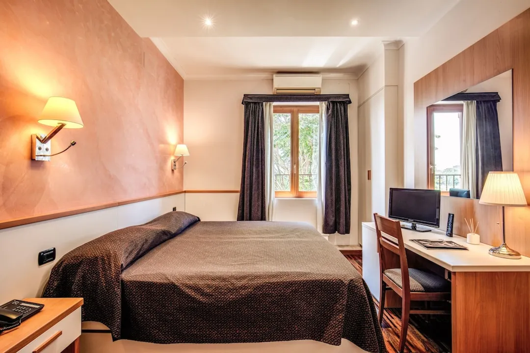 Hotel Roma Tiburtina-Deluxe Double Room-9