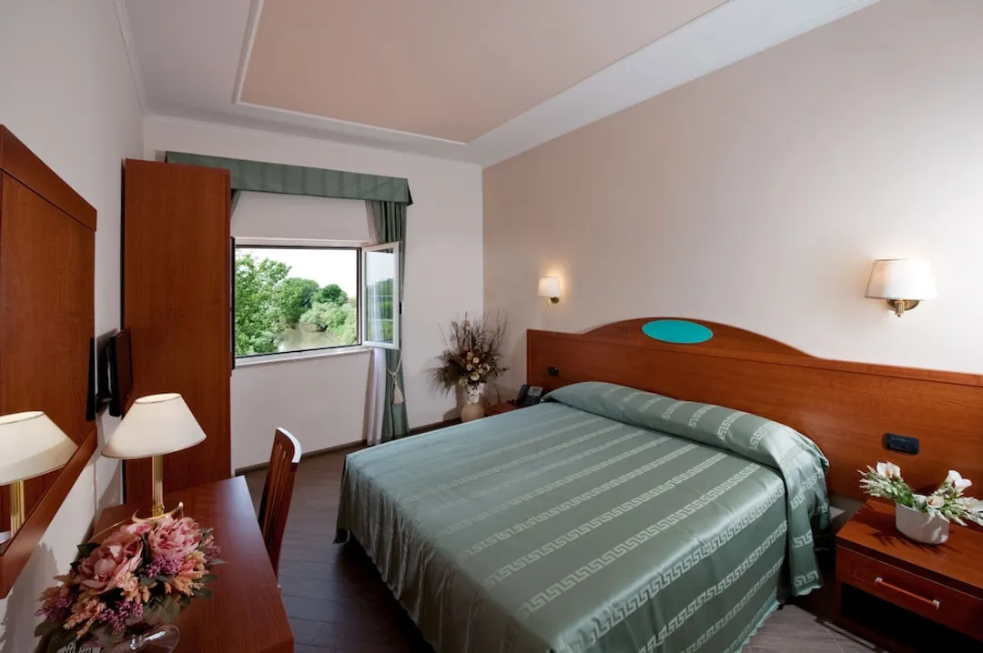Hotel Roma Tiburtina-Deluxe Double Room-6