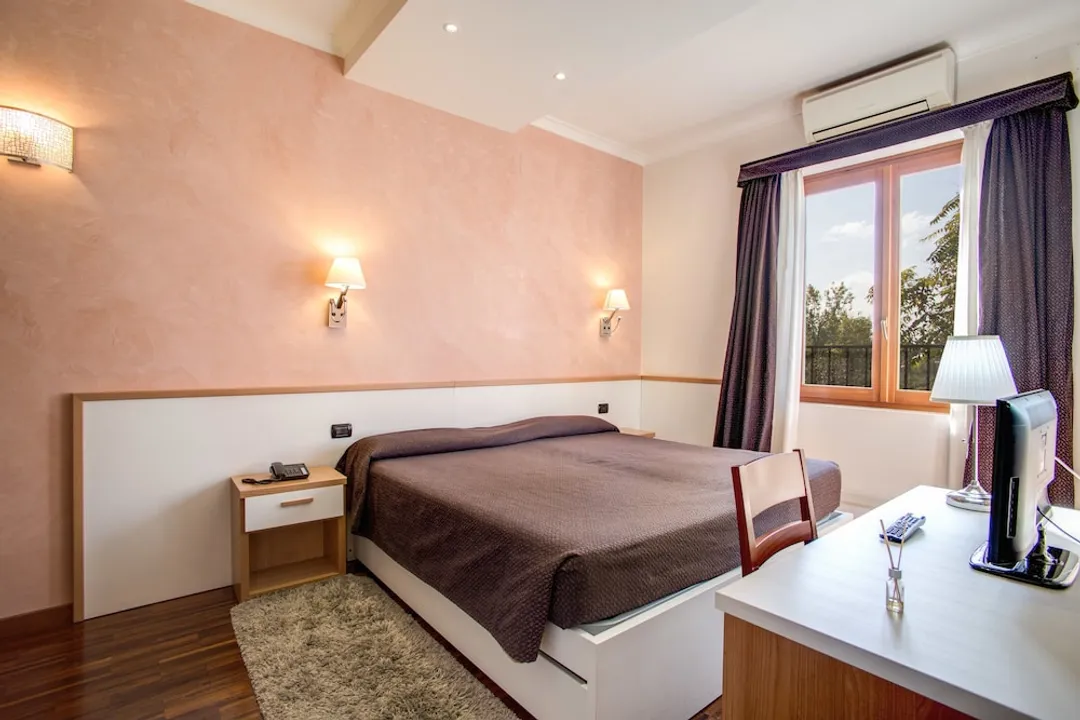 Hotel Roma Tiburtina-Deluxe Double Room-8