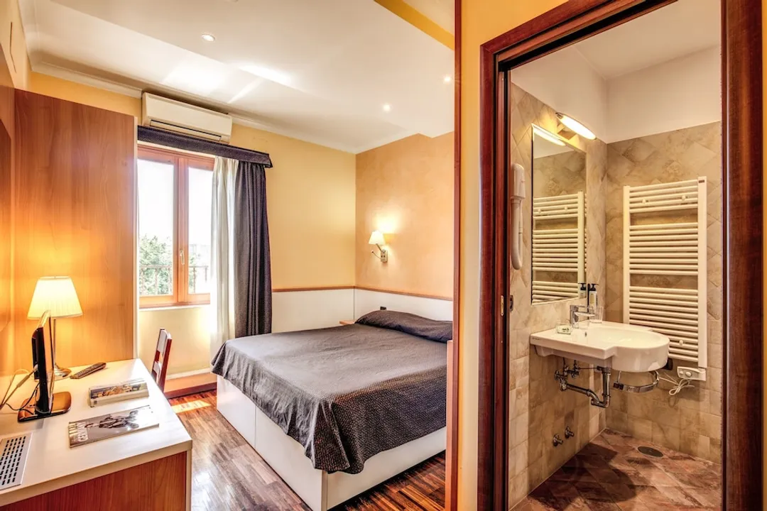 Hotel Roma Tiburtina-Triple Room-10