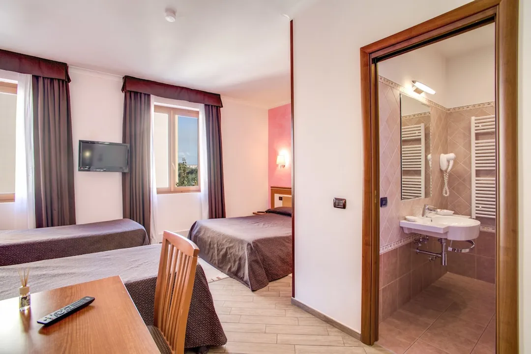 Hotel Roma Tiburtina-Triple Room-2