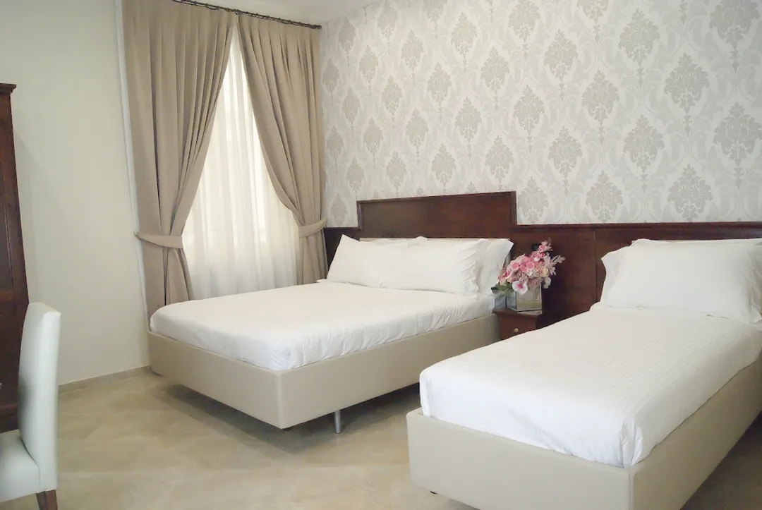 Esposizione Boutique-Triple Room-1