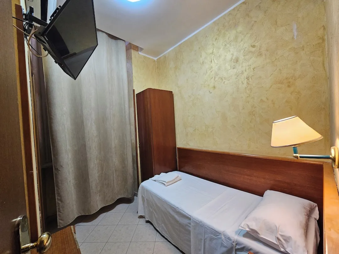 Ferrari-Single Room-3