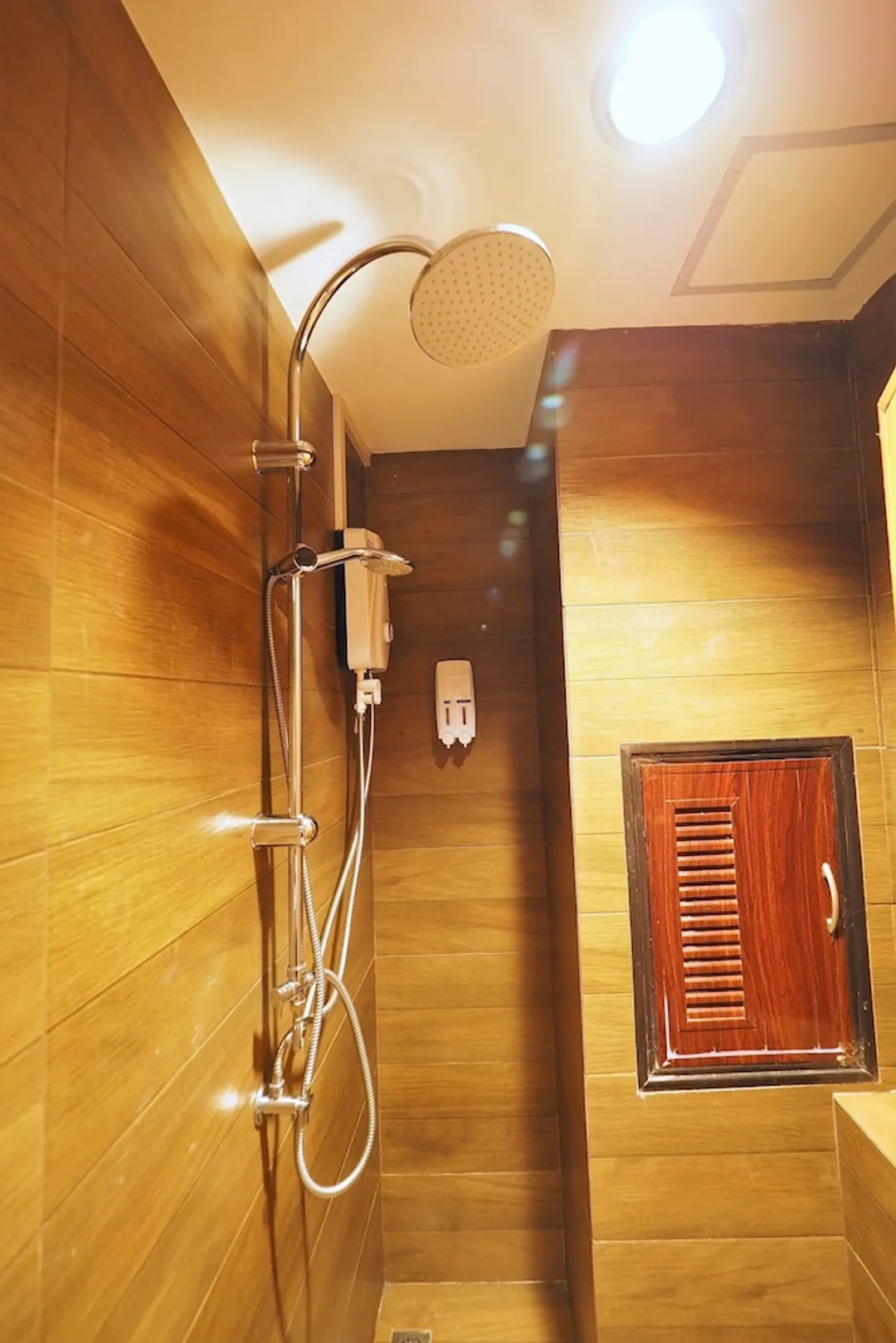 T ホステル アット ビクトリー モニュメント-スタンダード ダブルルーム キングベッド 1 台-13