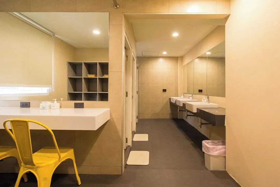 Lazy Sunday Hostel-Capsule Bed in Female Dormitory Room (Lower Bed)-9