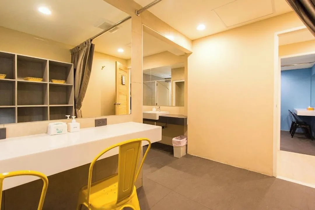 Lazy Sunday Hostel-Capsule Bed in Female Dormitory Room (Lower Bed)-7