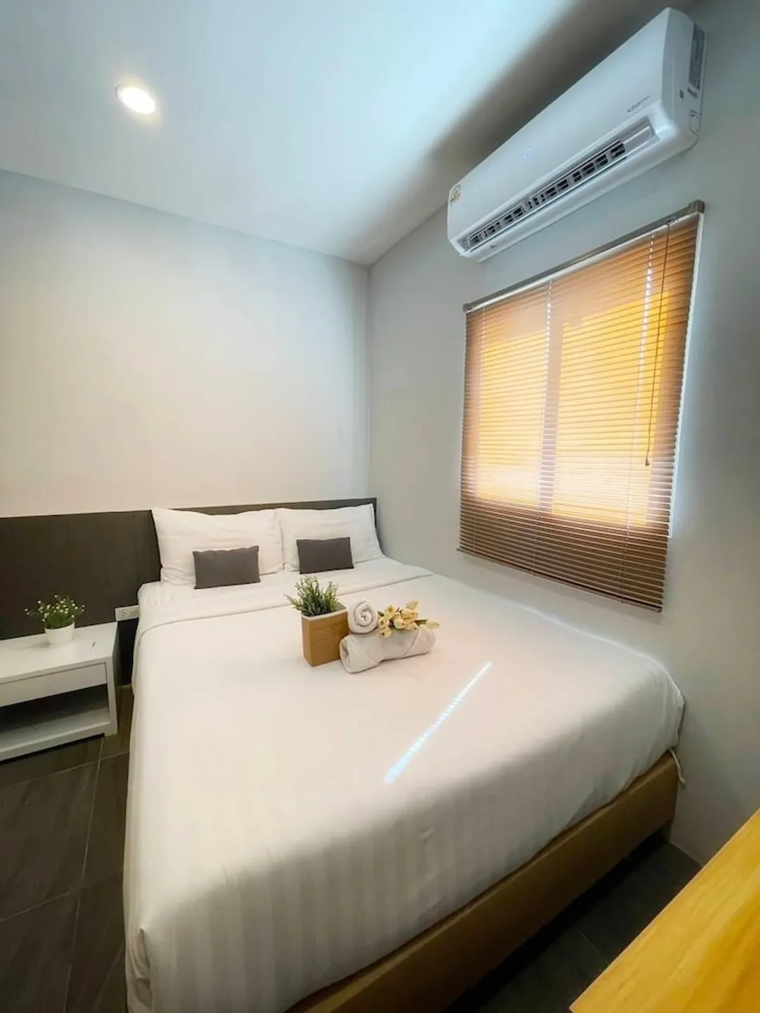 Deco Lux Hotel-Standard Shared Bathroom-4