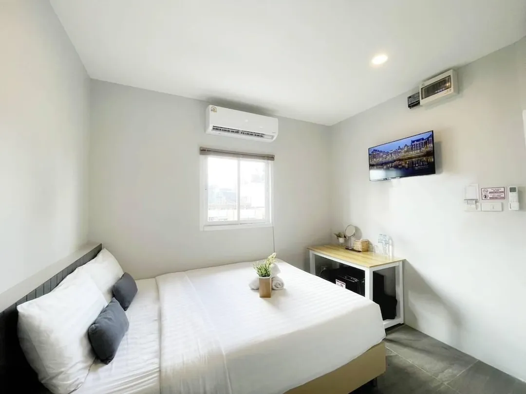 Deco Lux Hotel-Standard Shared Bathroom-1