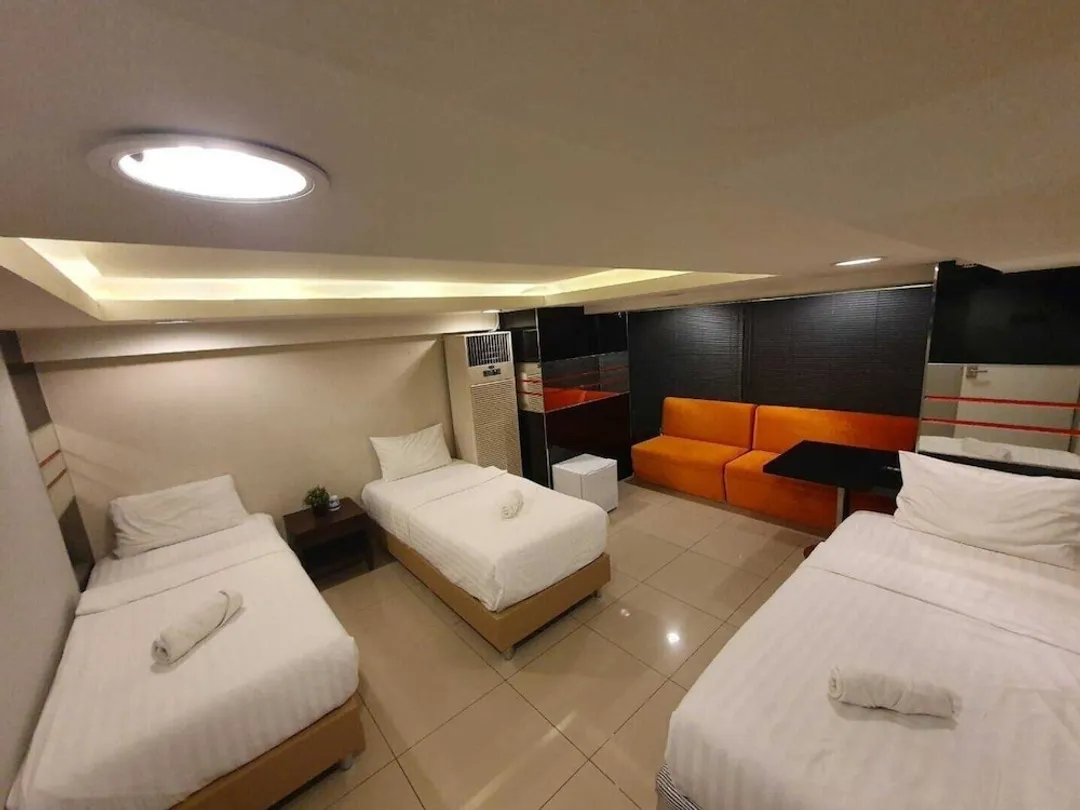 Deco Lux Hotel-Triple shared Bathroom-1