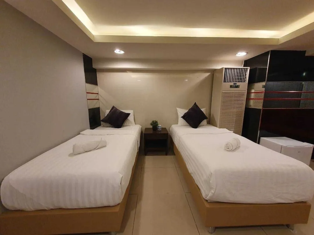 Deco Lux Hotel-Triple shared Bathroom-4