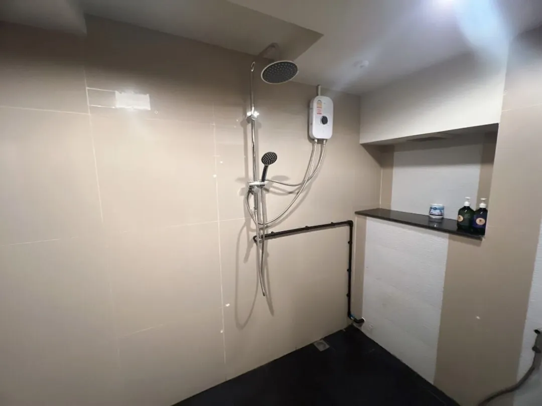 Deco Lux Hotel-Triple shared Bathroom-8
