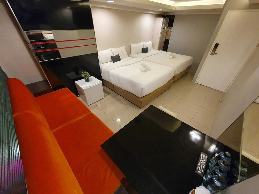 Deco Lux Hotel-Quadruple shared Bathroom-3