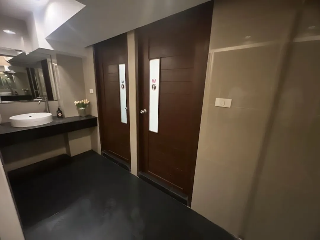 Deco Lux Hotel-Quadruple shared Bathroom-6