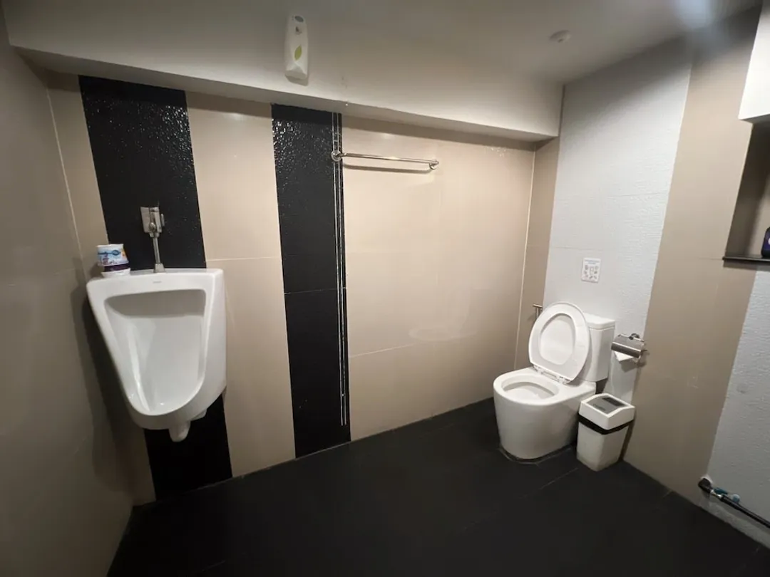 Deco Lux Hotel-Quadruple shared Bathroom-7