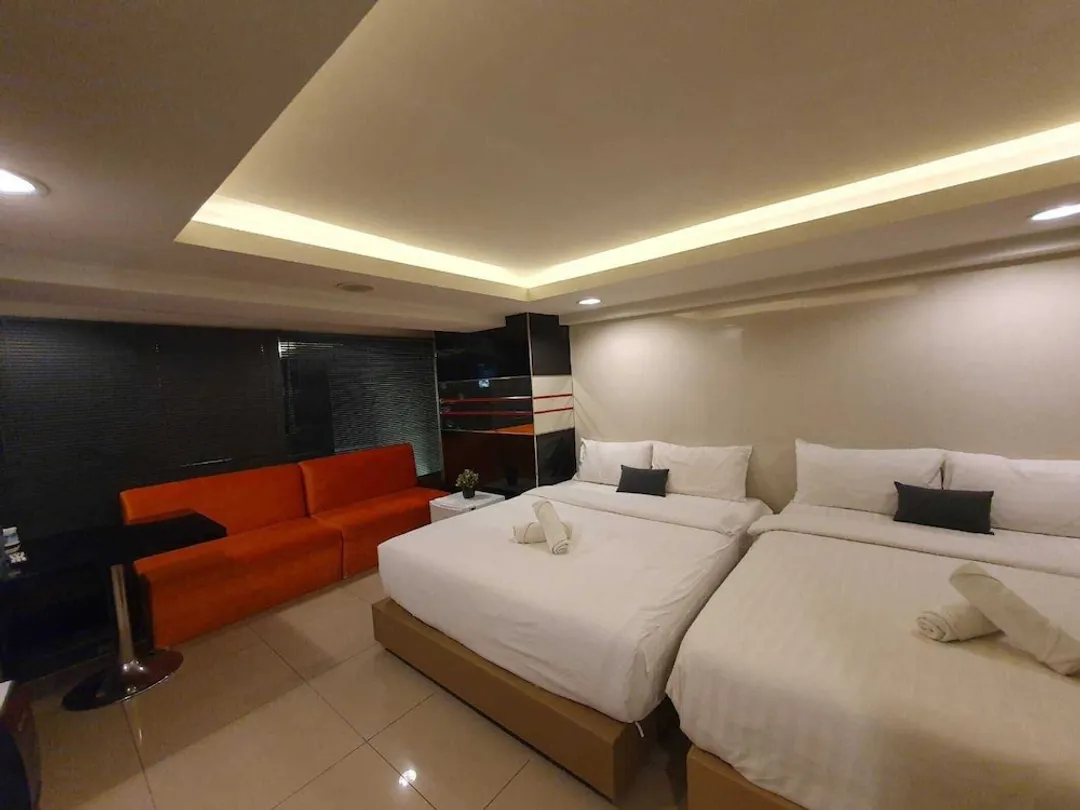 Deco Lux Hotel-Quadruple shared Bathroom-1