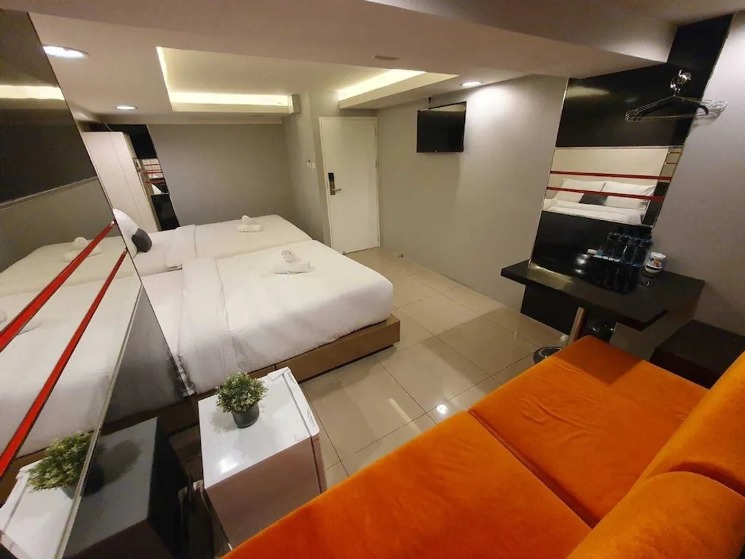 Deco Lux Hotel-Quadruple shared Bathroom-2