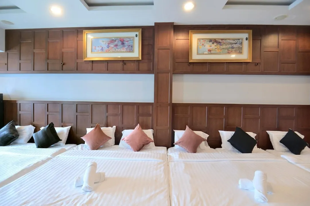 Deco Lux Hotel-Family Studio-3