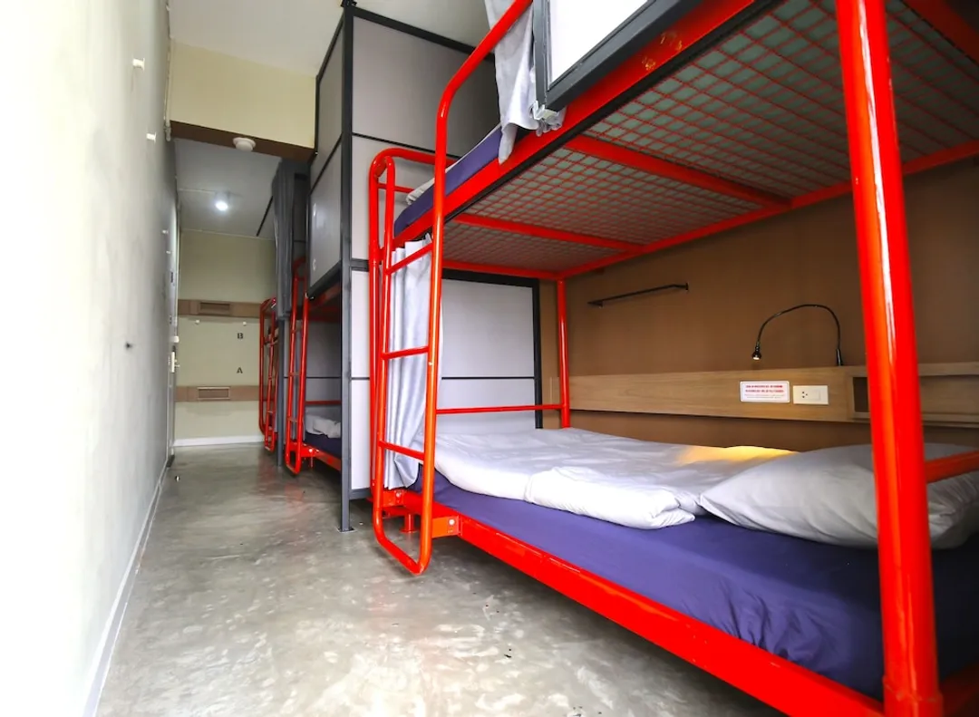 히어 위 고 방콕-6-Bed Female Dorm Room-2