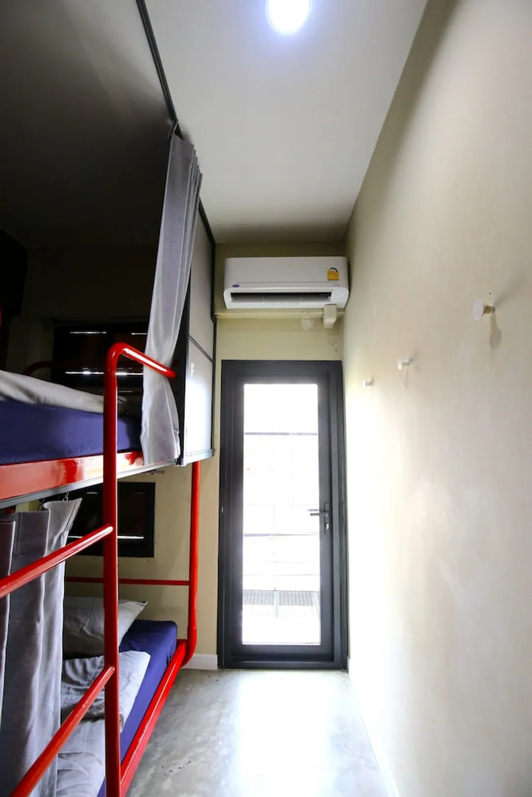 히어 위 고 방콕-4-Bed Mixed Dorm Room-2