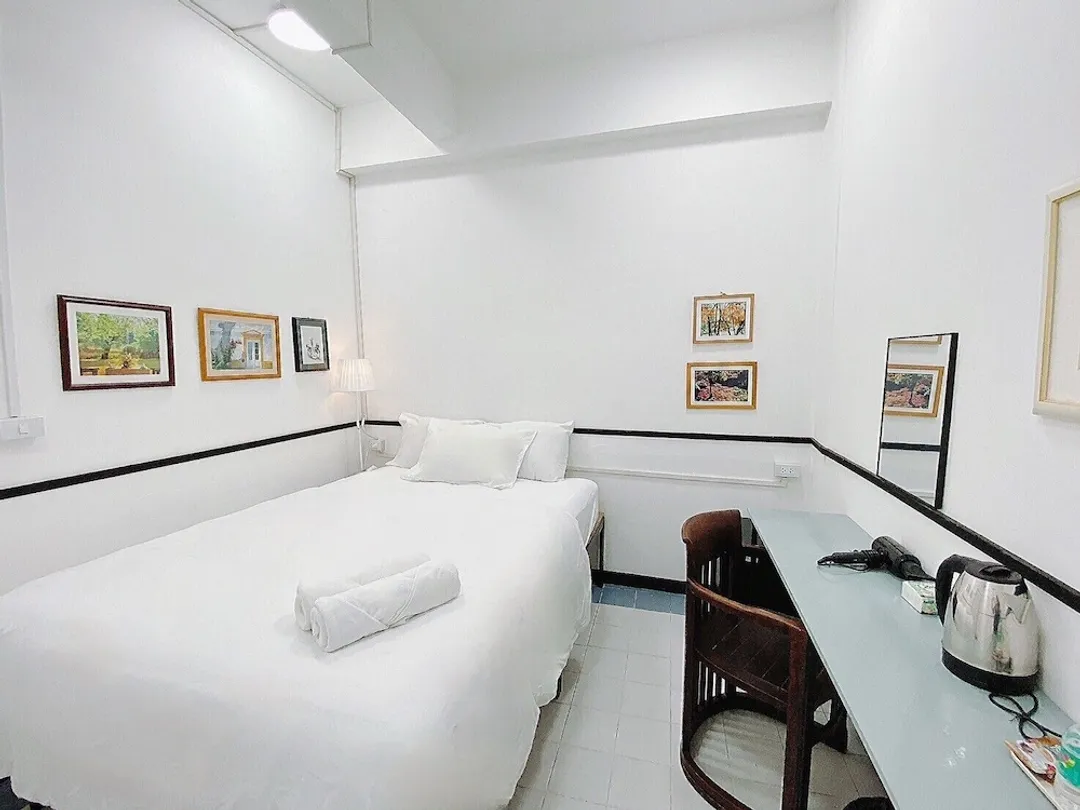 Bob House MRT Hua Lamphong-Studio-3