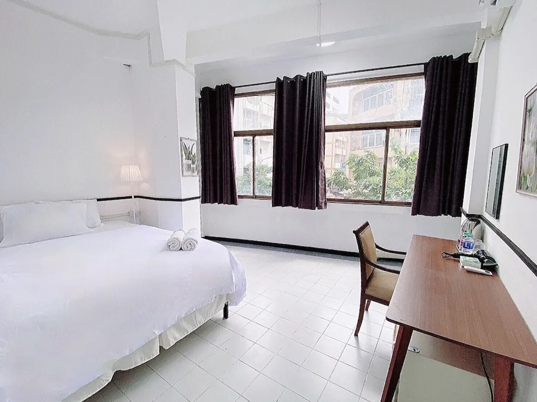 Bob House MRT Hua Lamphong-Deluxe Double Room, City View-2