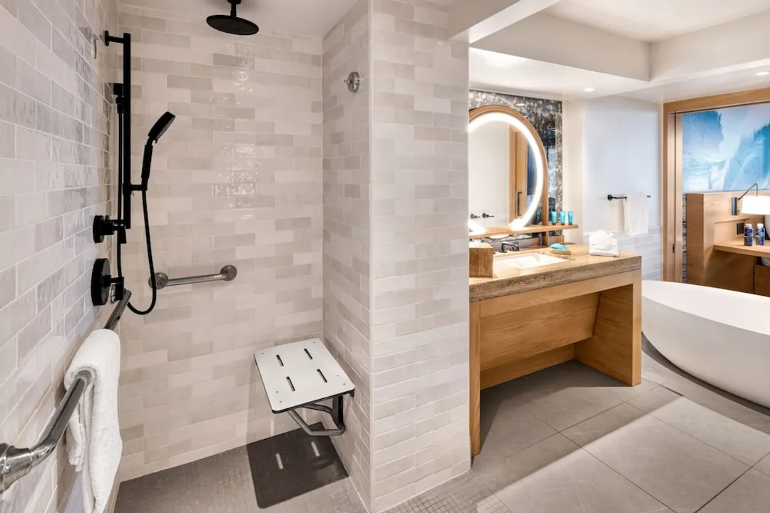 더 리츠칼튼 오아후, 터틀 베이-Suite, 1 King Bed, Oceanfront (Mobility/Hearing Access, Roll in Shower)-2