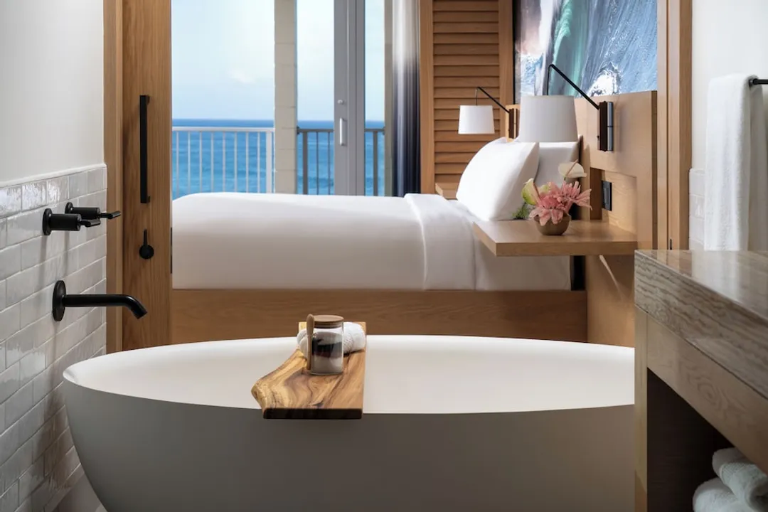 더 리츠칼튼 오아후, 터틀 베이-Suite, 1 King Bed, Oceanfront (Mobility/Hearing Access, Roll in Shower)-3