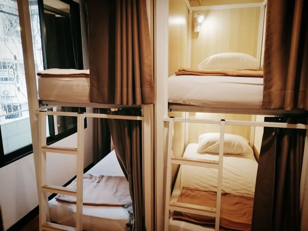 ホワイト ハウス ホステル-4 People Room Shared Bathroom-1