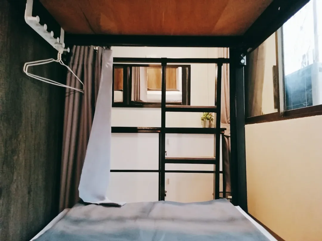 ホワイト ハウス ホステル-4 People Room Shared Bathroom-3