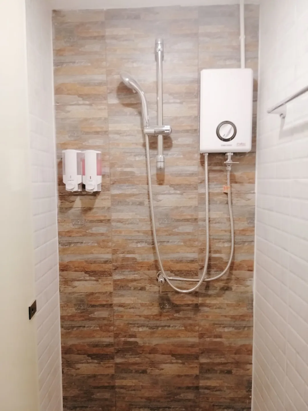 ホワイト ハウス ホステル-Deluxe Room Shared Bathroom-6