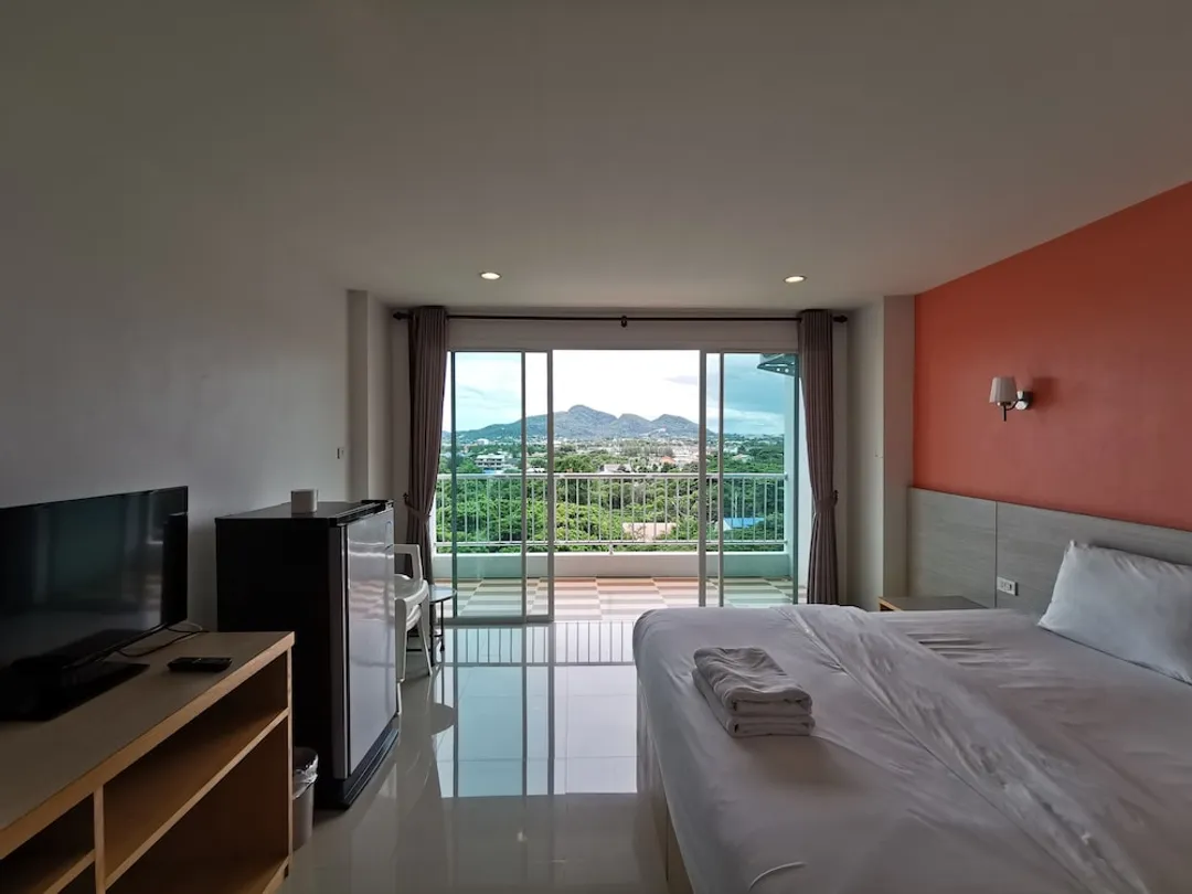 The Base Hua Hin-高級雙人房-1