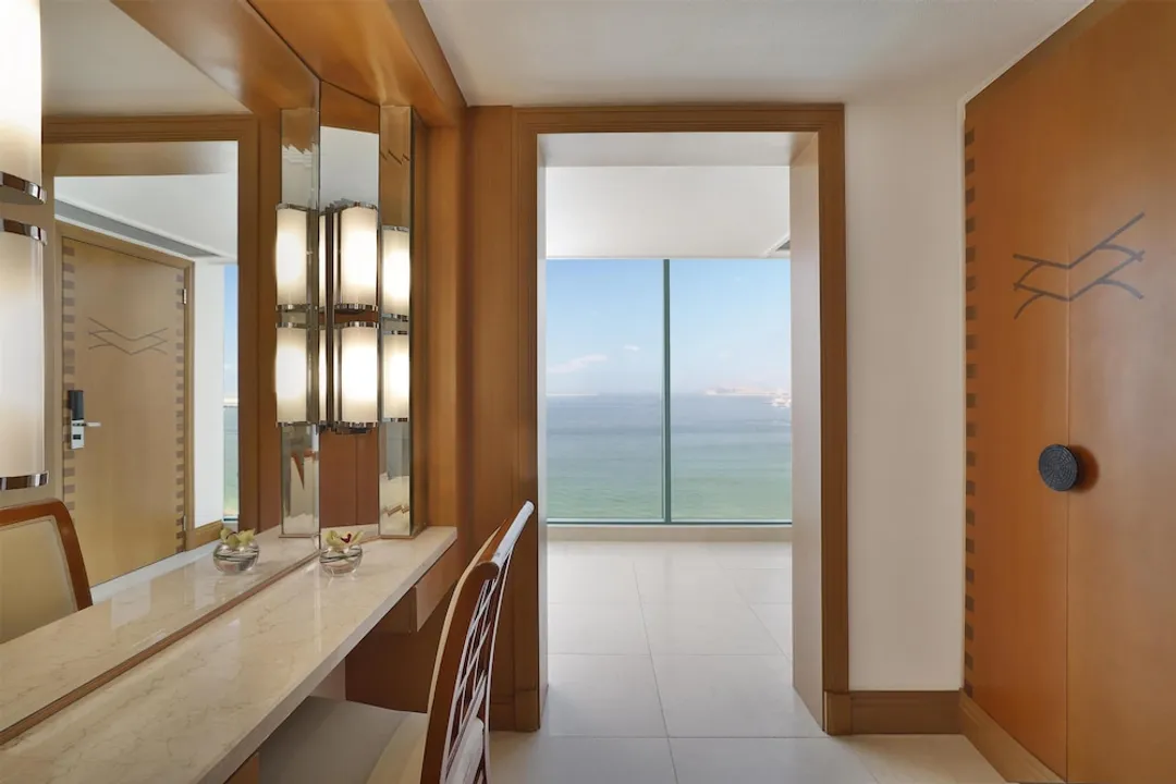 杜拜卓美亞希爾頓飯店-客房, 1 張特大雙人床, 海景, 邊間 (Alcove)-13