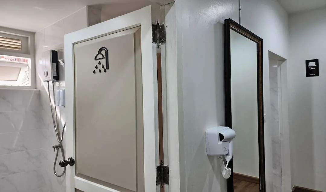 Forgotten Hostel Silom-Standard Twin Room-10