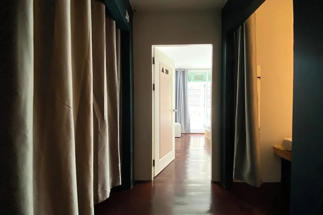 Forgotten Hostel Silom-Standard Twin Room-5