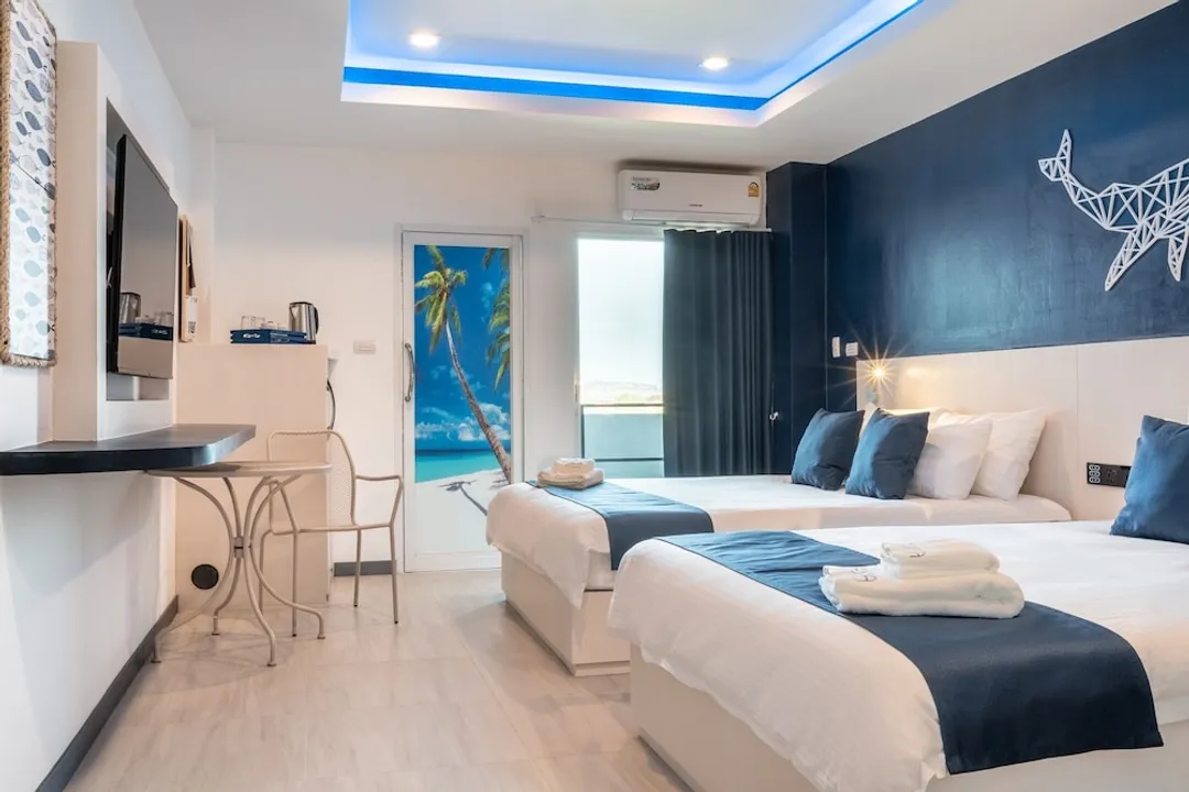 Akira Pattaya-Premier Twin Room-3