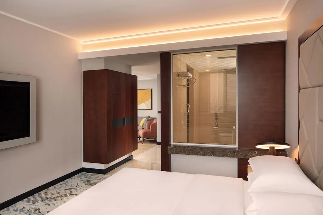 Sheraton Istanbul Levent-俱乐部套房, 1 张特大床, 吸烟房, 转角-1