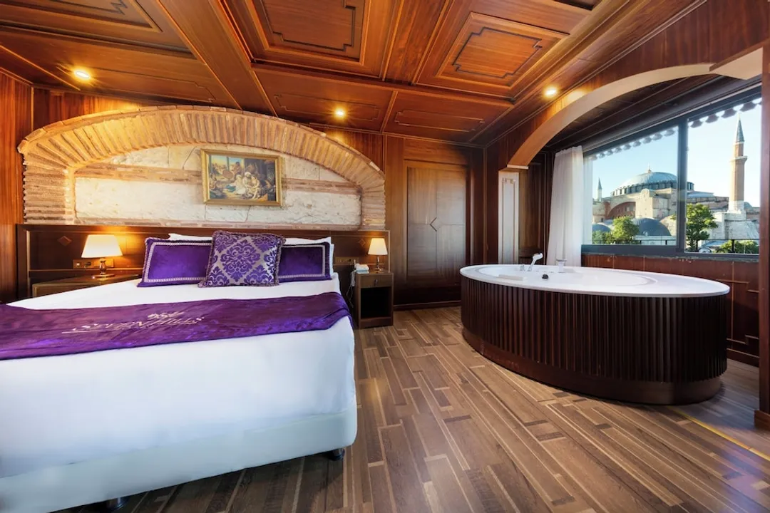 七山特級飯店-King Suite With Hagia Sophia View-1