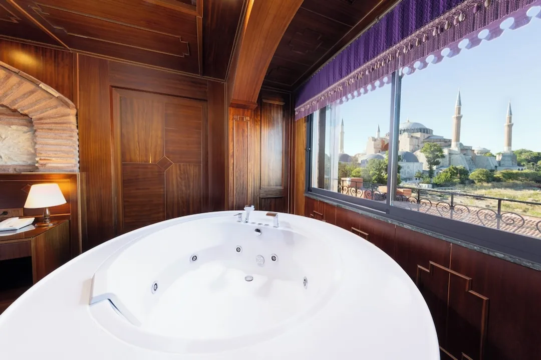 七山特級飯店-King Suite With Hagia Sophia View-2