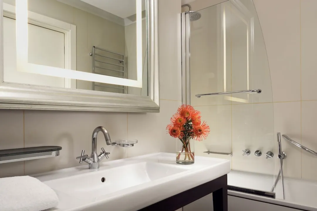 UNA Hotels Cusani Milano-Premium Double Room-5