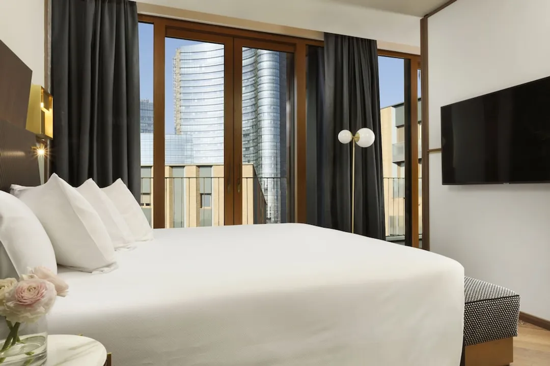 Milano Verticale | UNA Esperienze | Preferred Hotels and Resorts-Junior Suite, City View (with 1 Rollaway Bed)-2