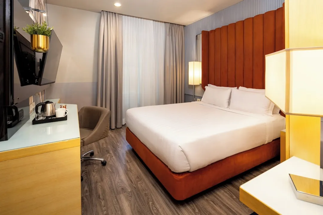 Holiday Inn Milan - Garibaldi Station by IHG-Standard Room, 1 Queen Bed-1