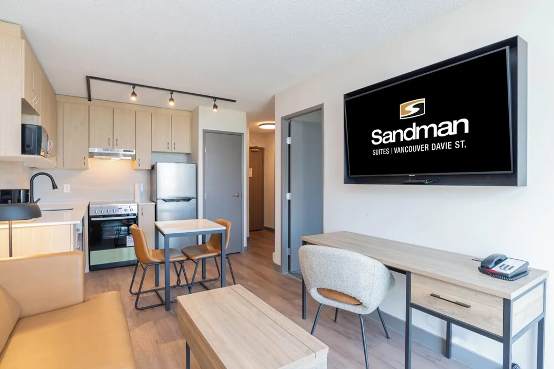 Sandman Suites Vancouver on Davie-Suite, Kitchen, Ocean View (2 Single Beds, Sofa Bed, W/D, Balcony)-4