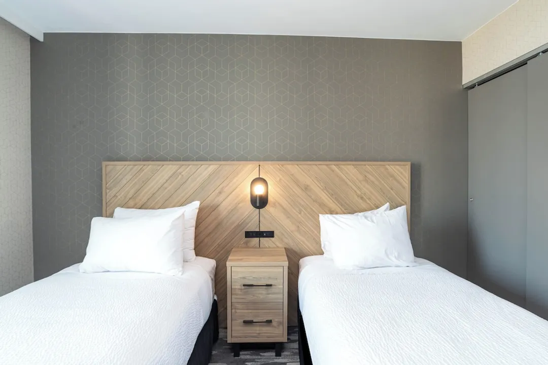 Sandman Suites Vancouver on Davie-Suite, Kitchen, Ocean View (2 Single Beds, Sofa Bed, W/D, Balcony)-3