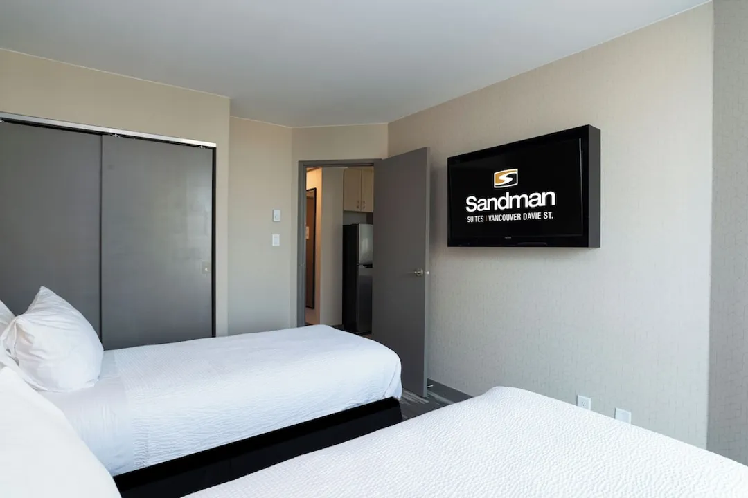 Sandman Suites Vancouver on Davie-Suite, Kitchen, Ocean View (2 Single Beds, Sofa Bed, W/D, Balcony)-2