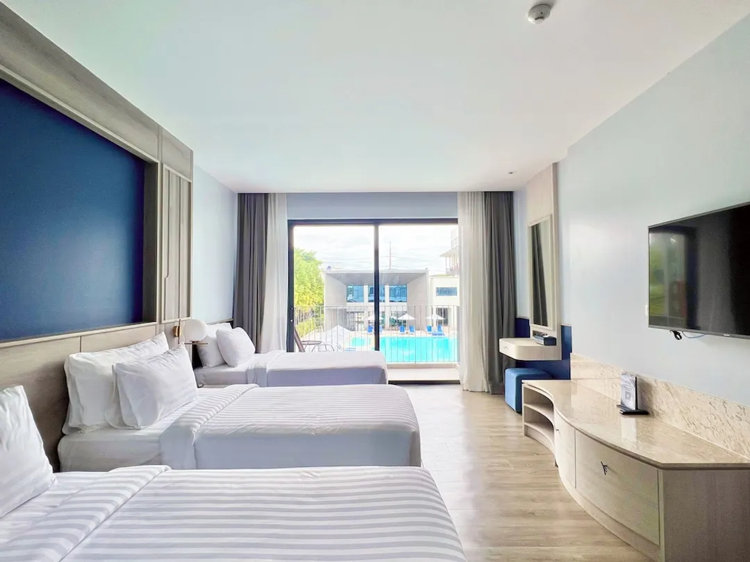 Seabed Grand Hotel Phuket-Deluxe Triple Pool View Room-1