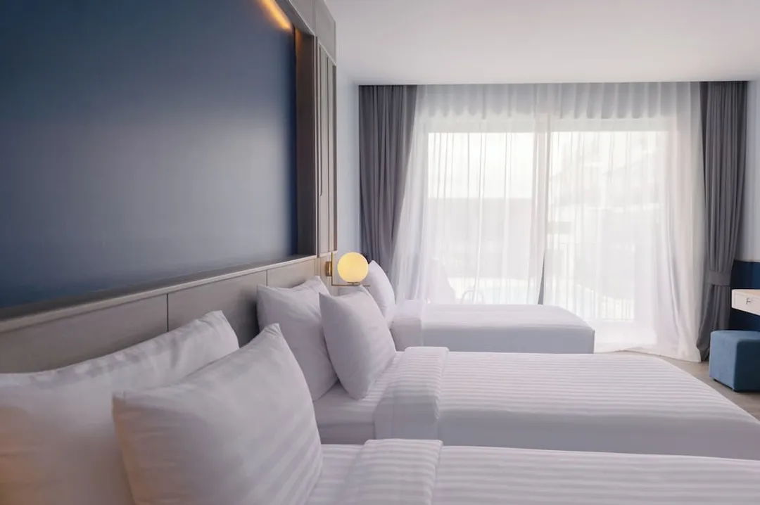 Seabed Grand Hotel Phuket-Deluxe Triple Pool View Room-2