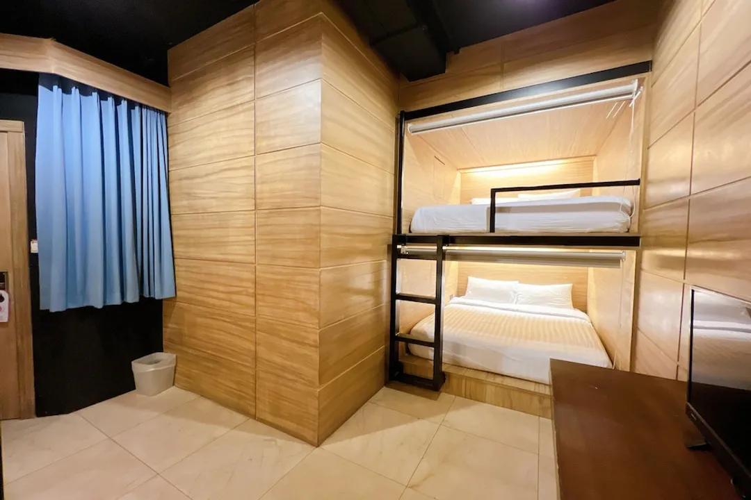 The Bedrooms Hostel Pattaya-Family Room, Shared Bathroom-9