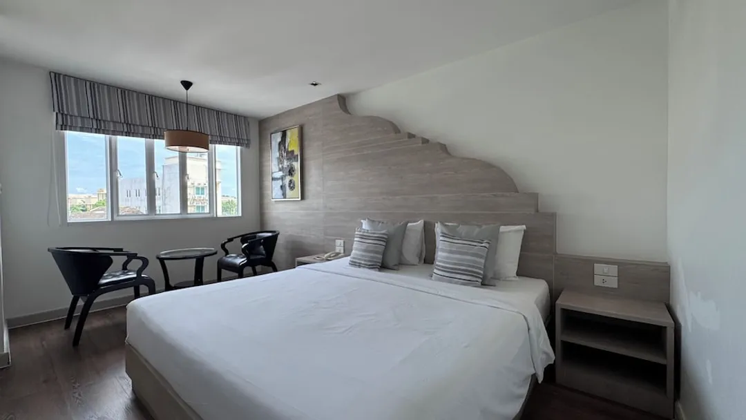 메타발라이 레지던스-Superior King Room-1